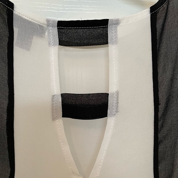 ANA a.n.a chiffon tank top shirt top size Medium in black & creamy white panels - Picture 4 of 6